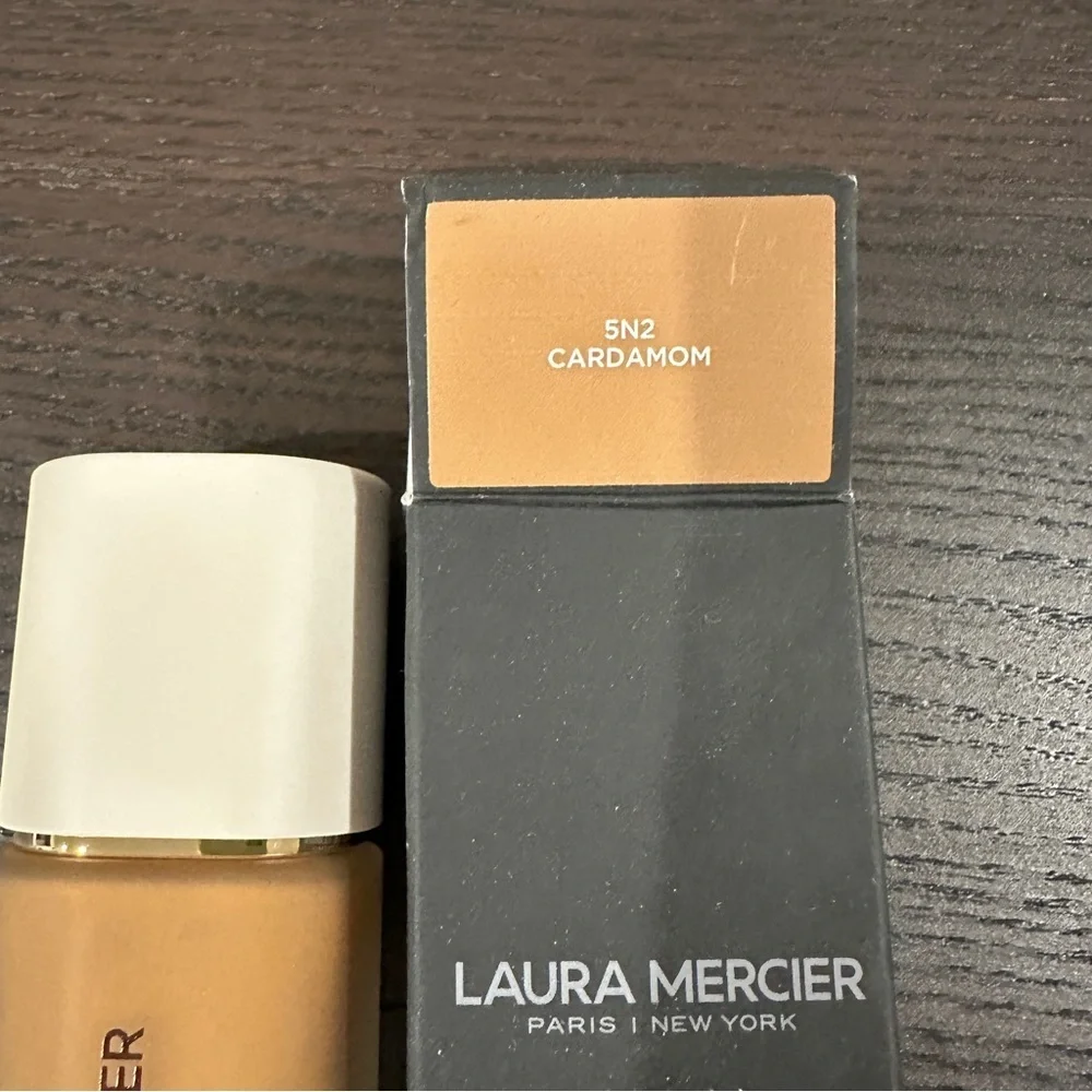 NEW Laura Mercier Real Flawless Foundation in Cardamom 5N2